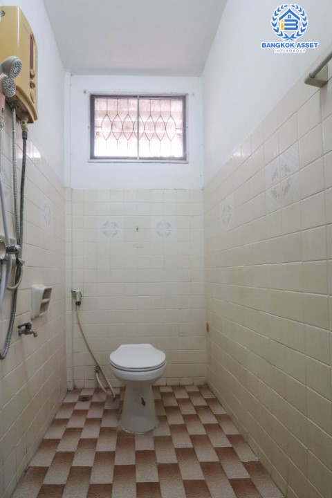 *****ทาวน์เฮ้าส์มือสองย่านนนทบุรี ม.ซอยเรวดี51 ติวานนท์-เลี่ยงเมืองนนท์ บนเนื้อที่ 16 ตร.ว. ฟังก์ชัน 2 ห้องนอน 2 ห้องน้ำ บ้านพร้อมเข้าอยู่ แถมฟรี! 1 เครื่องปรับอากาศ 2 เครื่องทำน้ำอุ่น 1 เครื่องดูดควัน เพียง 5 นาทีก็ถึงรถไฟฟ้าสายสีม่วง "สถานีศูนย์ราชการนนทบุรี" และ "สถานีบางกระสอ" ใกล้ทางด่วน "งามวงศ์วาน" จองด่วน!